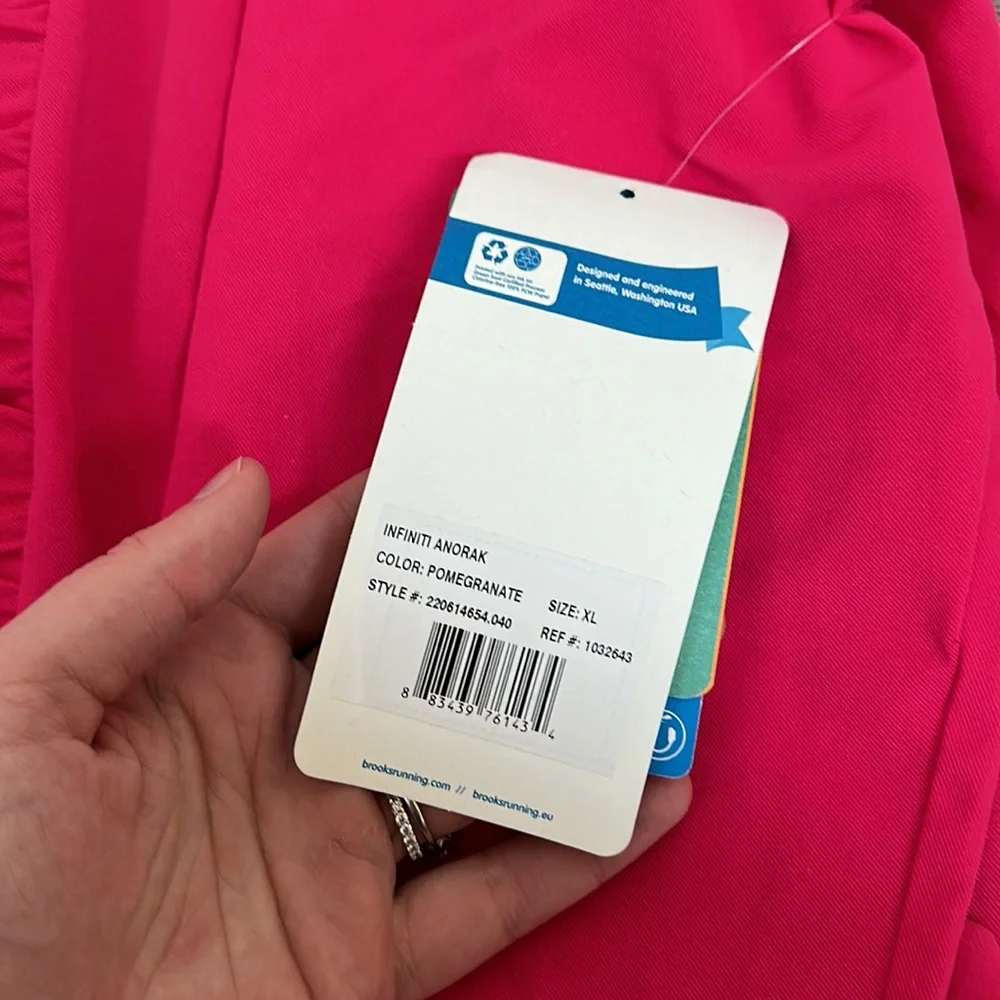 NWT Brooks Running Infiniti Anorak running jacket Pomegranate Pink Size XL - Picture 6 of 7